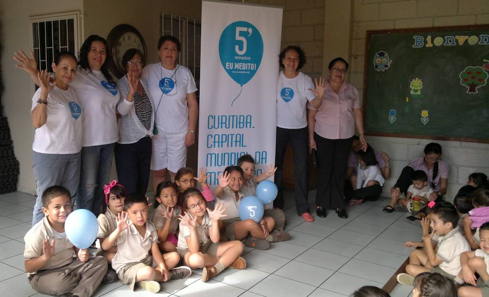Mitzy dopo aver meditato in una scuola